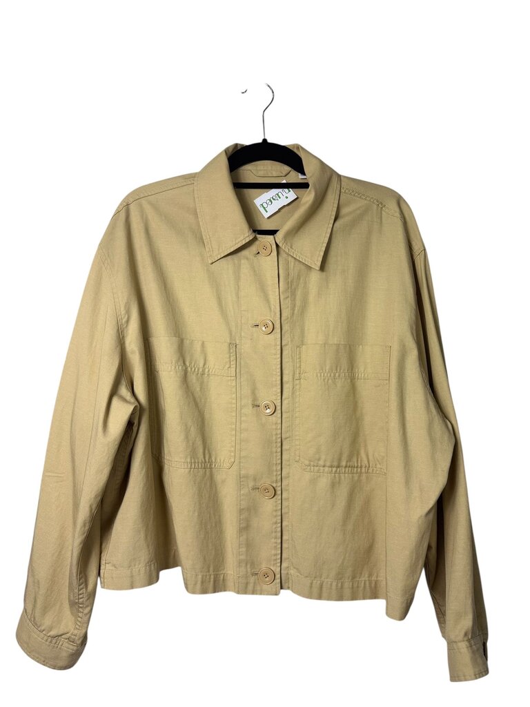 UNIQLO CROPPED BUTTON SHACKET