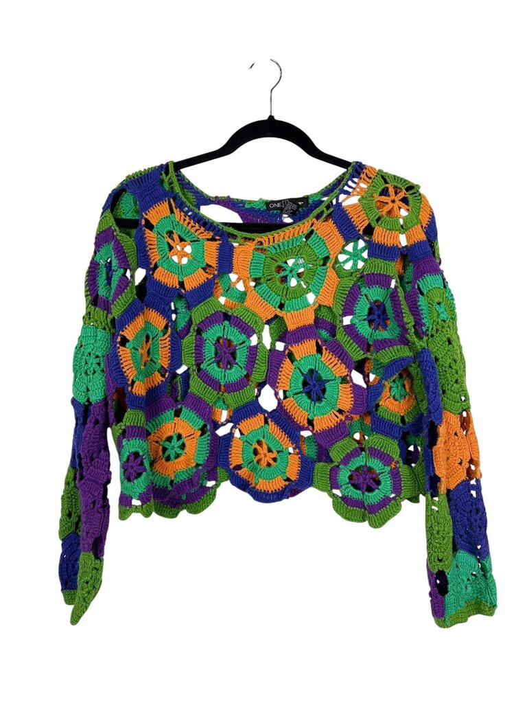 ONE STEP UP FLORAL CROCHET CROP TOP