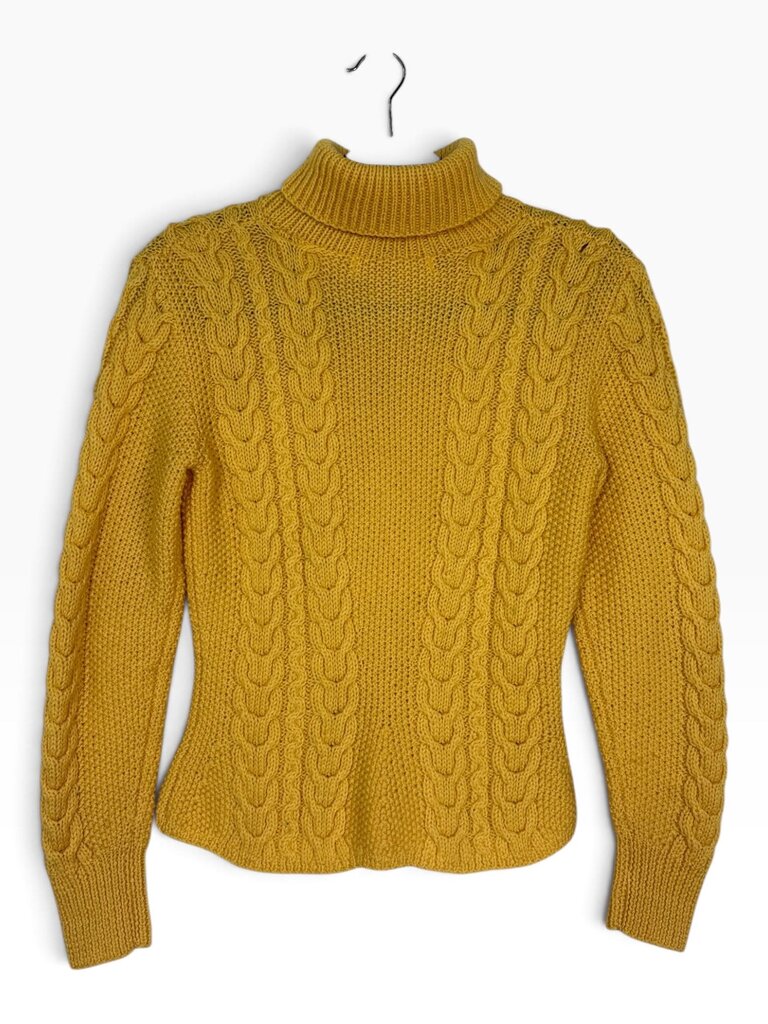 CABLE KNIT TURTLENECK SWEATER