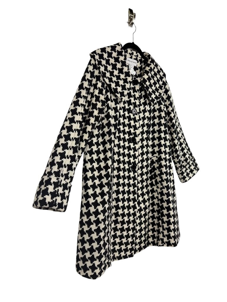 NEWPORT NEWS HOUNDSTOOTH COAT