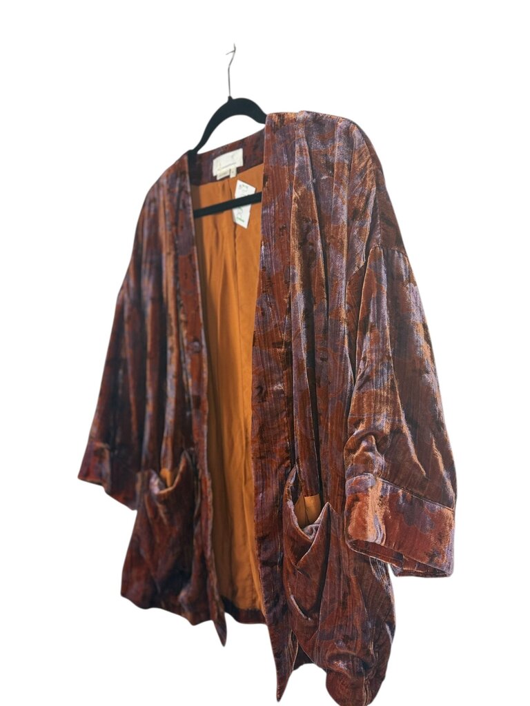 ANTHROPOLOGIE VELVET FLORAL TOPPER