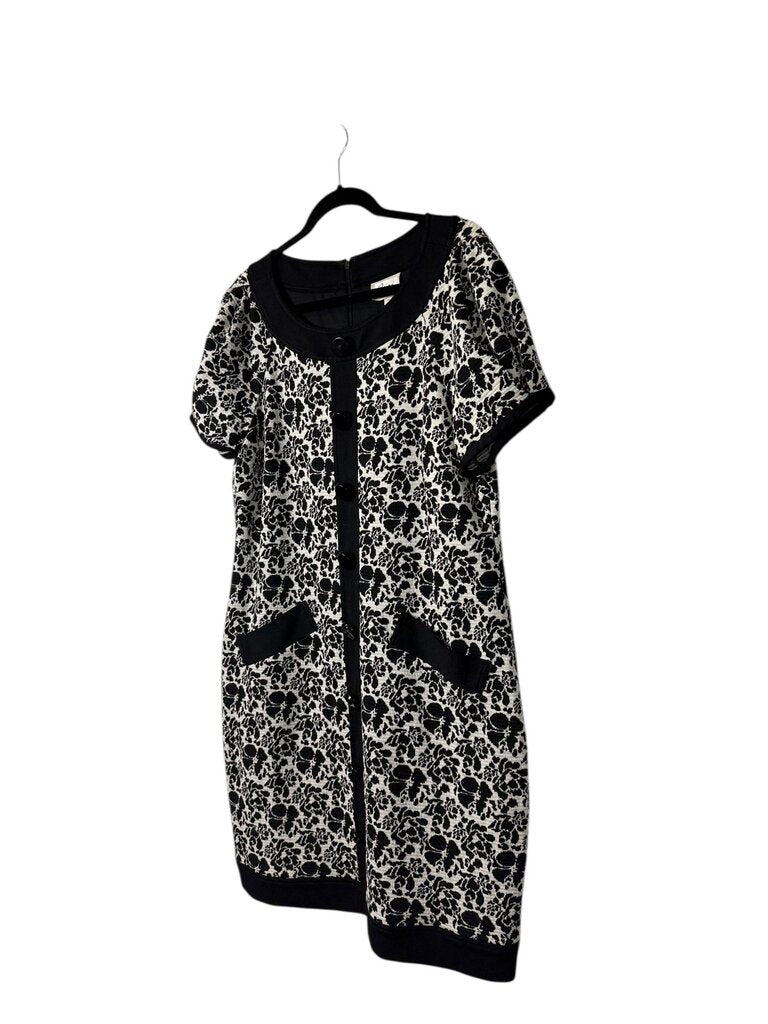 BEIGE BY ECI FLORAL BUTTON SHIFT DRESS