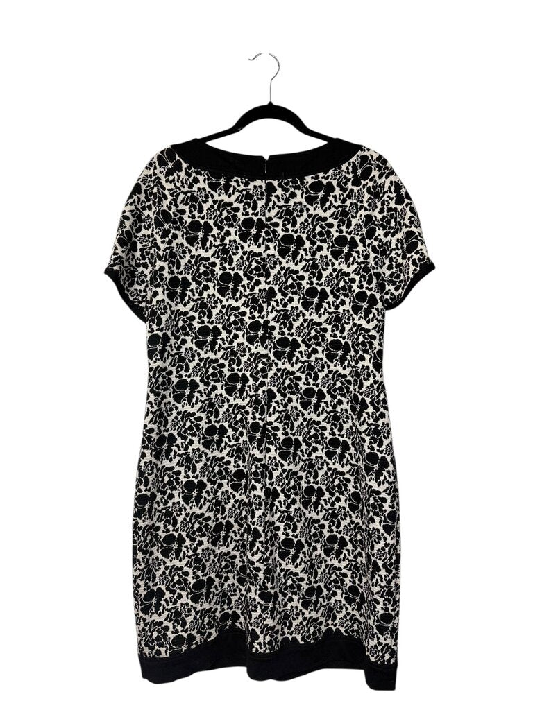 BEIGE BY ECI FLORAL BUTTON SHIFT DRESS