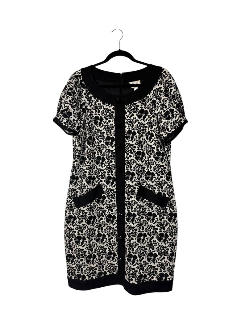 BEIGE BY ECI FLORAL BUTTON SHIFT DRESS