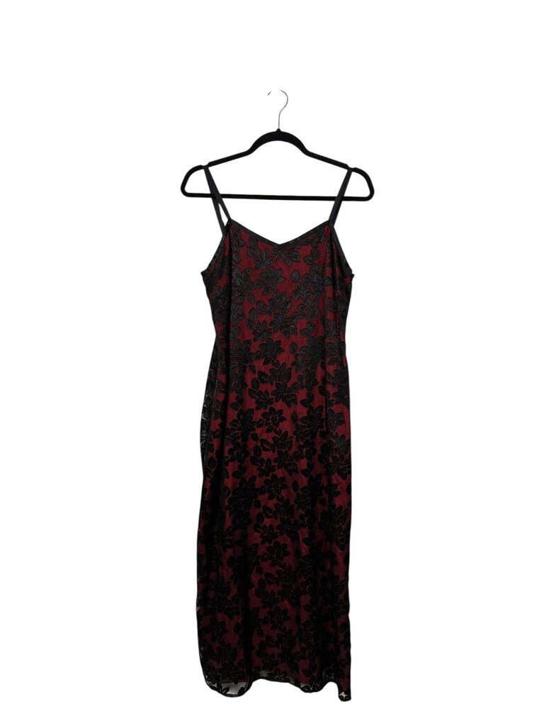 GW LACE SPAGHETTI STRAP MAXI DRESS