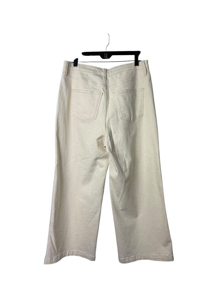 UNIVERSAL THREAD STRAIGHT LEG JEAN