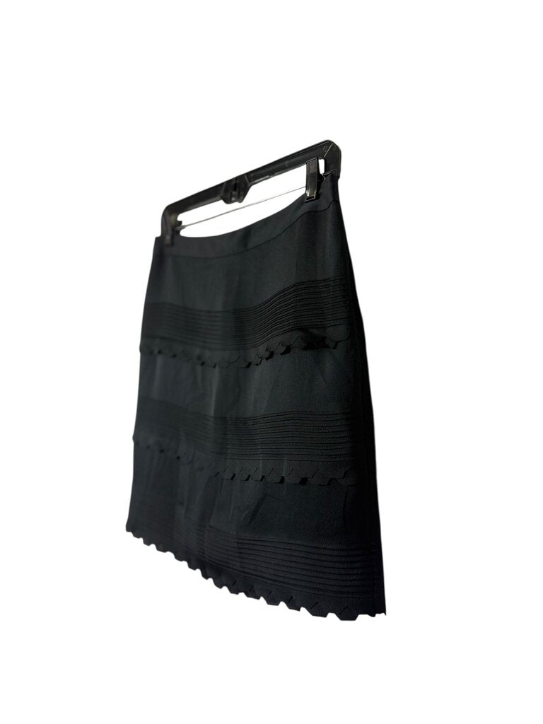 BANANA REPUBLIC SCALLOP MINI SKIRT