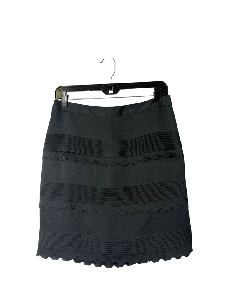 BANANA REPUBLIC SCALLOP MINI SKIRT