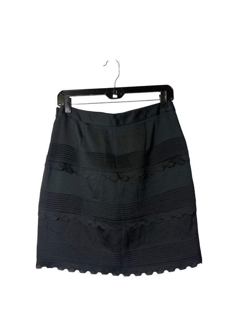 BANANA REPUBLIC SCALLOP MINI SKIRT