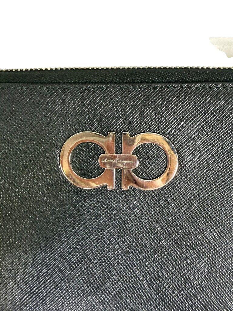 AUTHENTIC SALVATORE FERRAGAMO SAFFIANO FULL ZIP WALLET