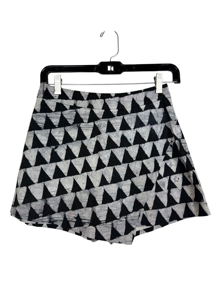 AQUA X STUDIO 189 TRIANGLE PRINT SKORT