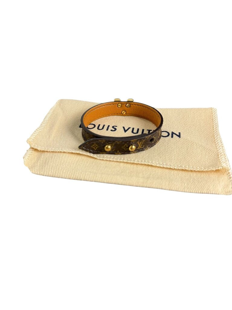 AUTHENTIC LOUIS VUITTON ESSENTIAL V LEATHER BRACELET