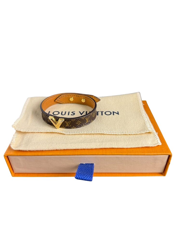 AUTHENTIC LOUIS VUITTON ESSENTIAL V LEATHER BRACELET
