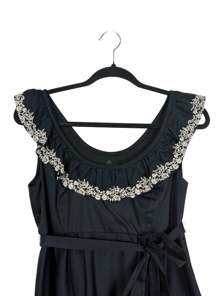 BETSEY JOHNSON EMBROIDERED BABYDOLL DRESS