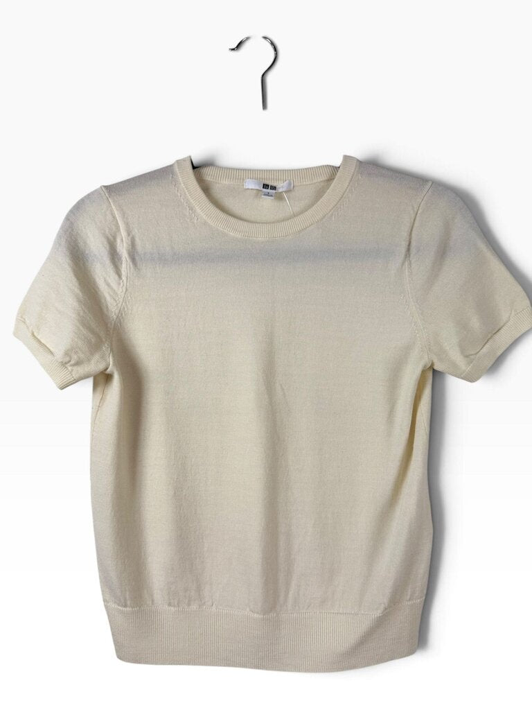 UNIQLO CREW KNIT TOP