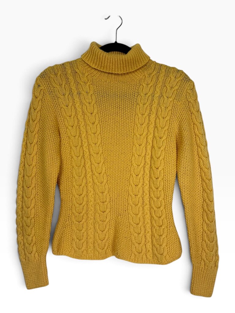 CABLE KNIT TURTLENECK SWEATER